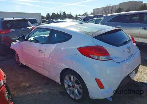 2016 Hyundai Veloster z USA, uszkodzony, nr VIN KMHTC6AD1GU288392